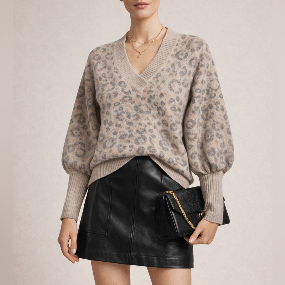 Ted Baker Alicina Leopard Jacquard V-Neck Wool Blend Sweater Beige Gray Size 2